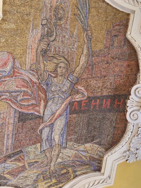 Интересная экскурсия по московскому метро. Приятно удивило, насколько по-другому начинаешь воспринимать пространство, которое раньше казалось исключительно