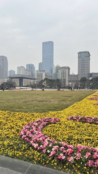 Ольга очень приятная собеседница. Поекрасно владеет информацией как исторической, так и современными фактами о жизни города