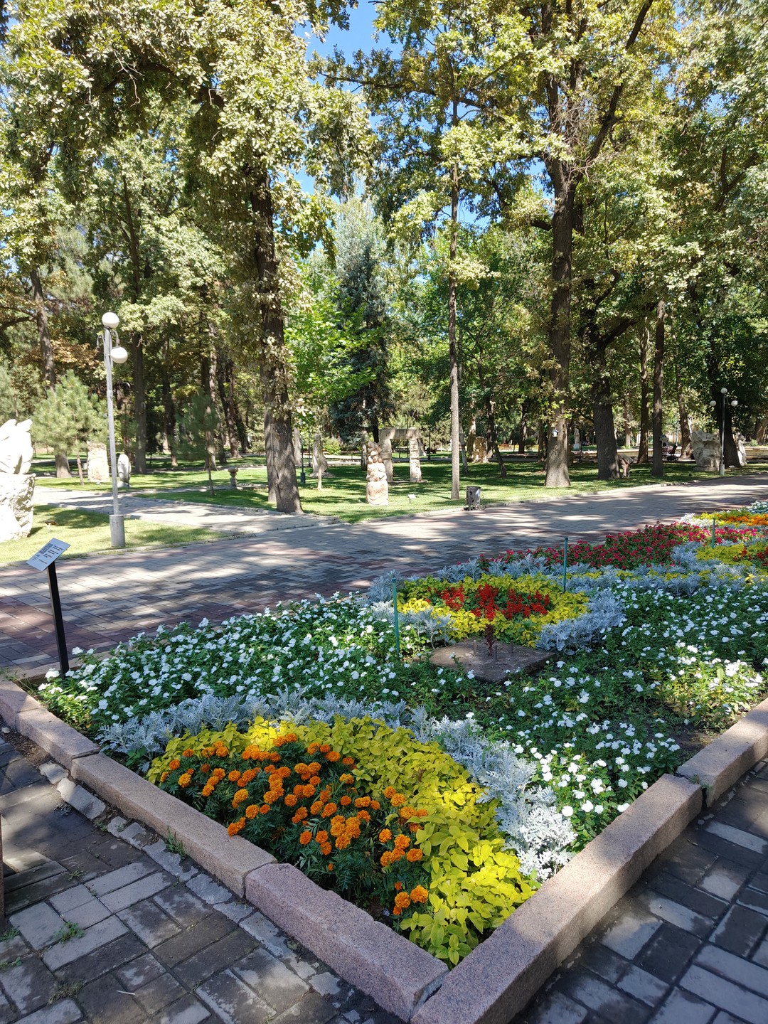 Очень хорошая экскурсия, всё интересно и понятно, спасибо Софии