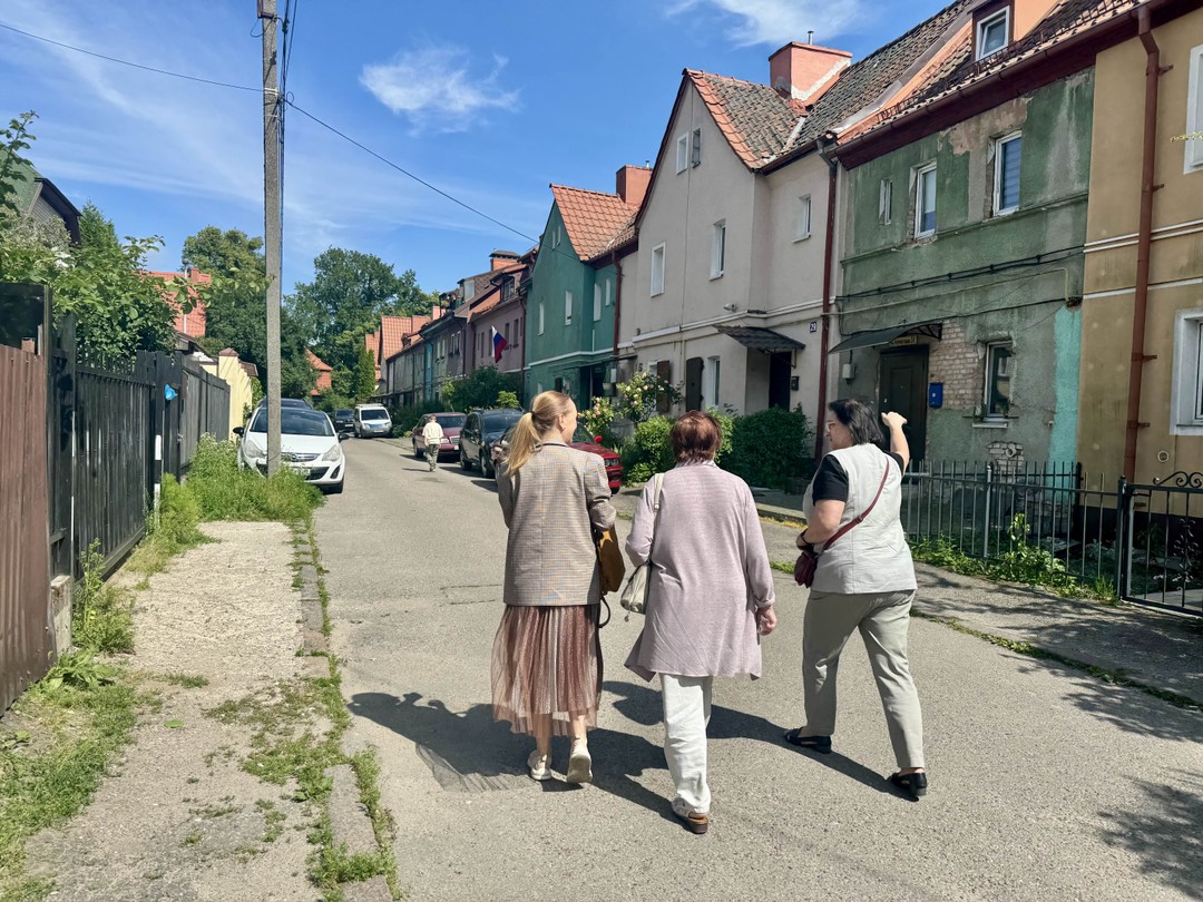 Ольга нам очень понравилась манерой рассказа, возможностью скорректировать маршрут, исходя из наших интересов. Так, мы немного
