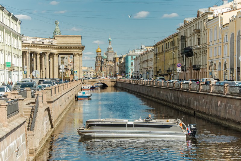 На катере — по малым рекам и каналам Петербурга