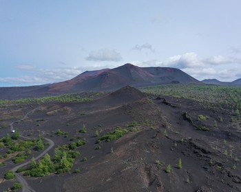 Прибытие к подножию Толбачика, треккинг к кратеру Звезда
