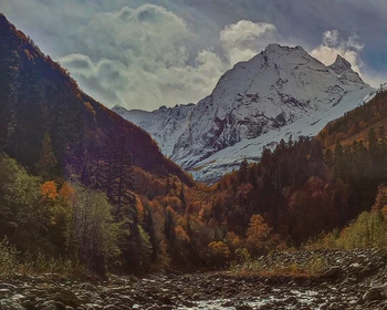 Домбай, Сырные пещеры