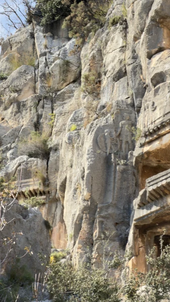 Во-первых хочу выразить большую благодарность Угуру. Он отличный гид и опытный водитель. Находясь в автомобиле, под