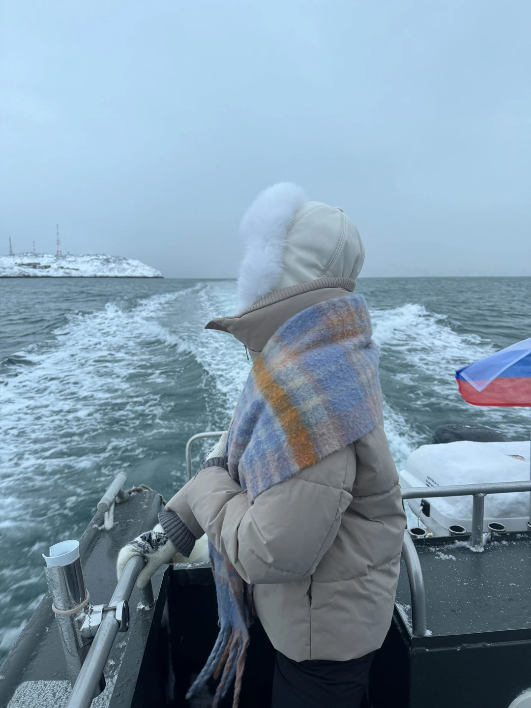 Спасибо большое капитану Кириллу! Хороший катер, теплая каюта. Китов не увидели, зато увидели тюленя и морских свинок))