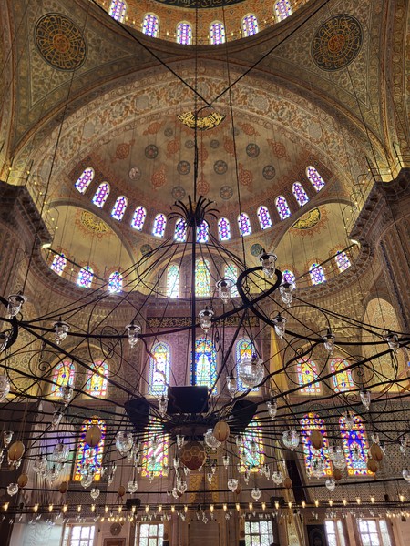 Нашим гидом был Адэм – прекрасно знающий свое дело гид. Рассказывал множество мельчайших деталей про локации