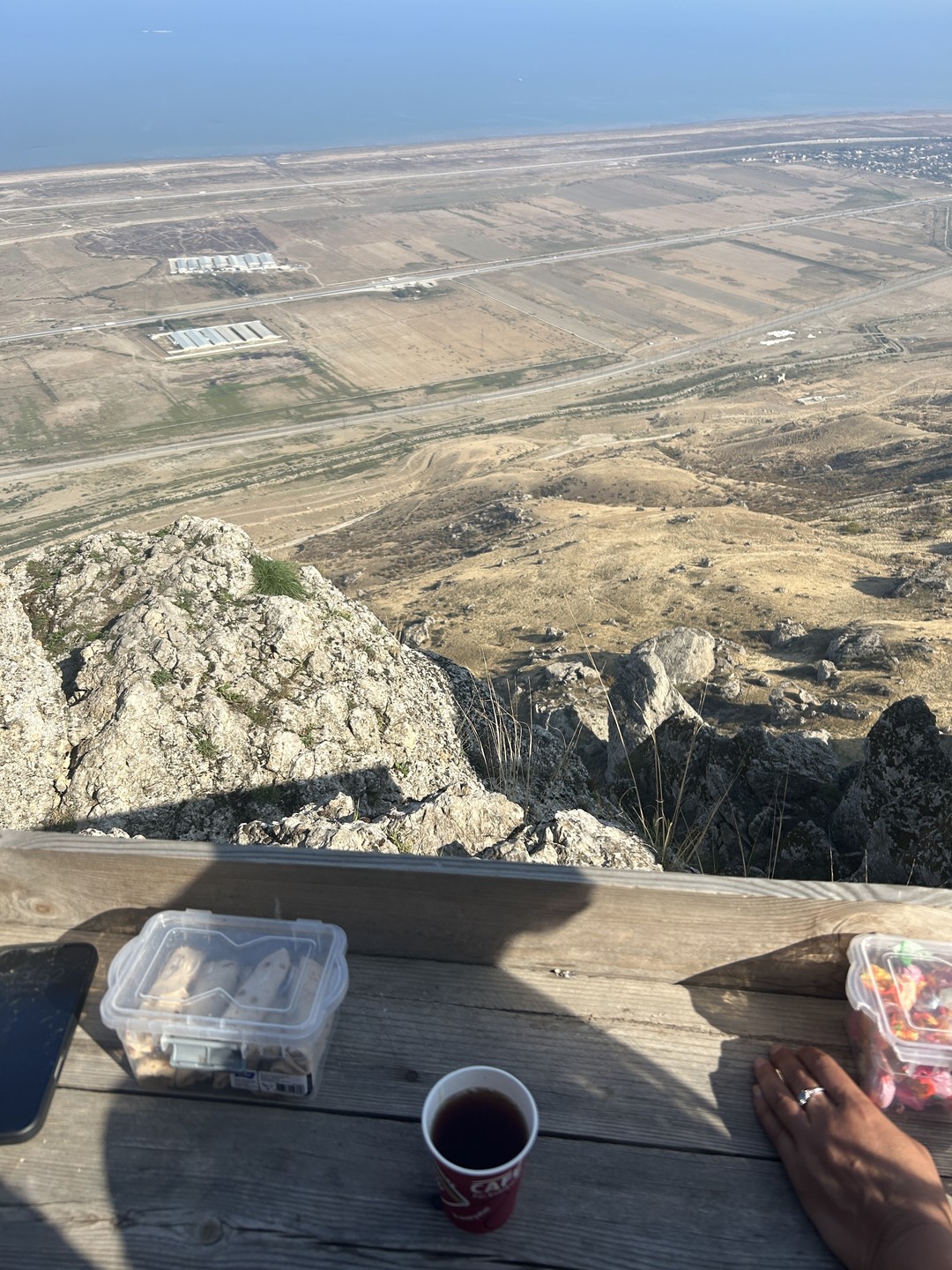 Агатовые горы, скала Бешбармаг и розовое озеро Масазыр (Лариса)