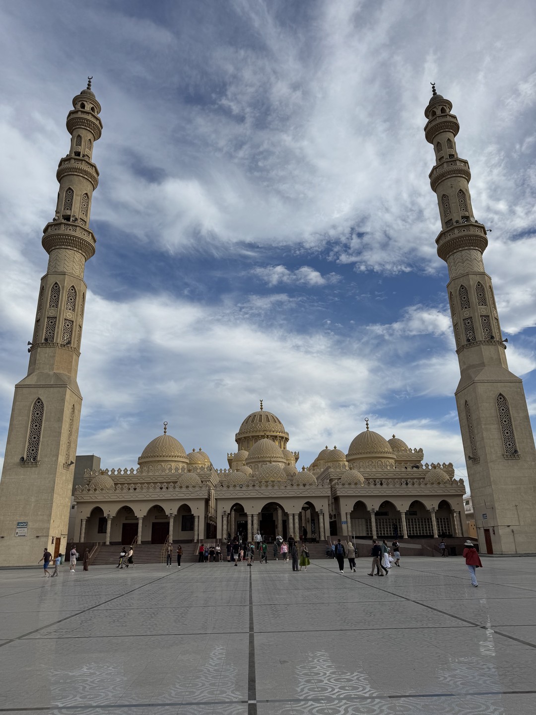 Роскошная экскурсия по наполнению и послевкусию. Гид Екатерина великолепный рассказчик, обладающий энциклопедическими знаниями. Благодаря ей Хургада