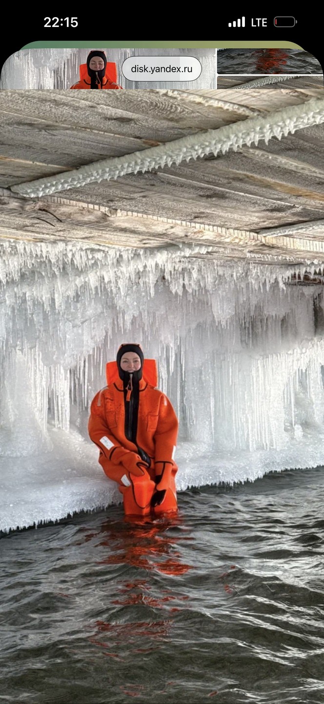 Все очень четко организовано. В теплой палатке мы быстро переоделись, костюм помогли застегнуть. Спасибо инструктору Никите!