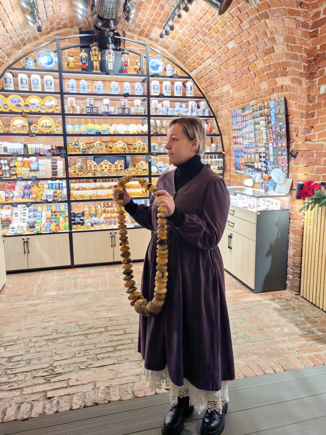 Были на экскурсии 21 января. Погода была холодной. Но мы были на автобусе))) Это очень удобно