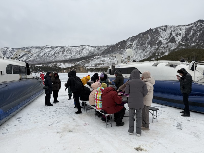 ожидал увидеть лел байкала - ожидания полностью оправдались. хивусы на 20 человек теплые и относительно тихие