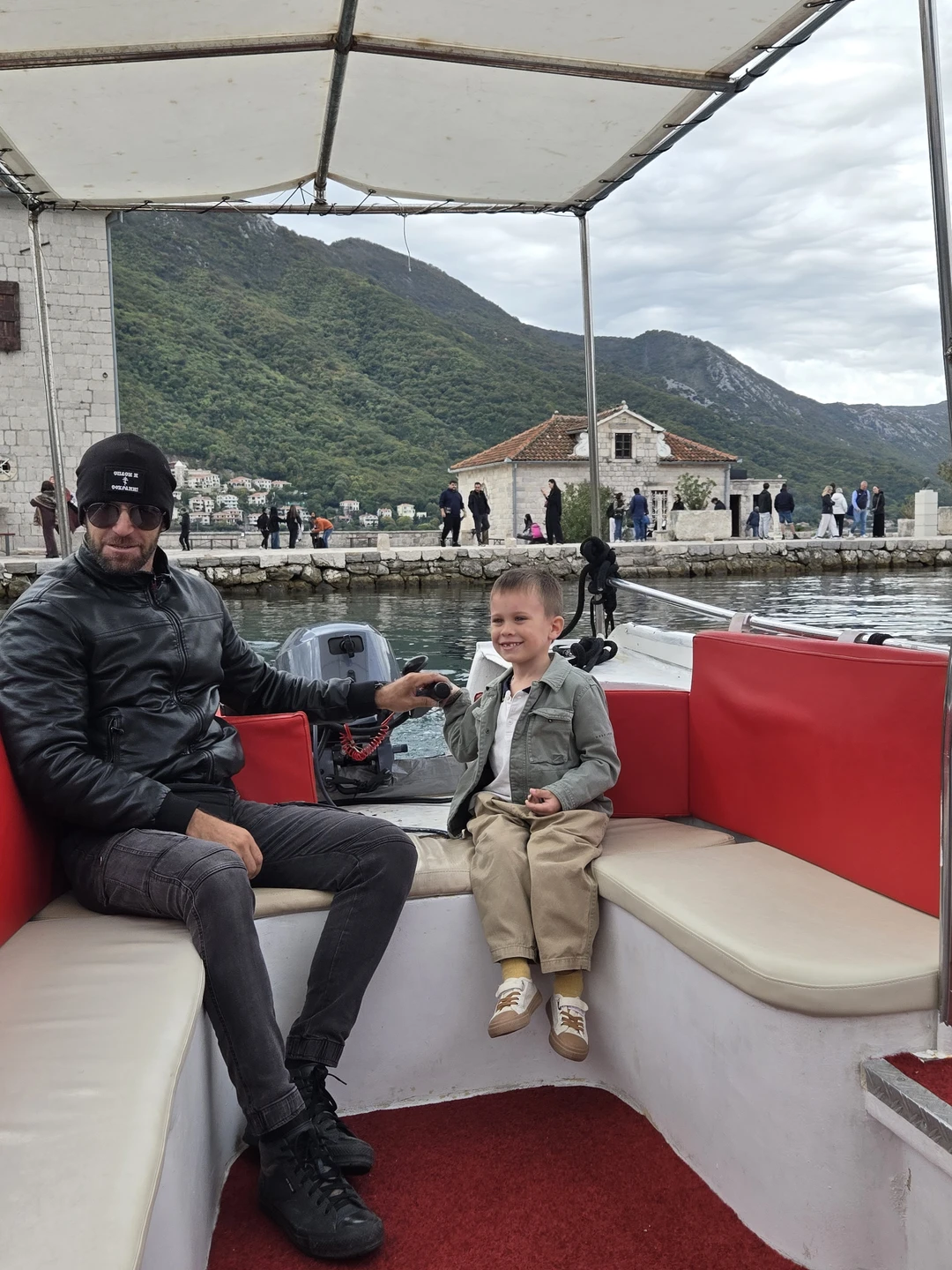 Нам очень повезло, что мы попали с Олегом на экскурсию. Без автомобиля не возмлжно получить такие