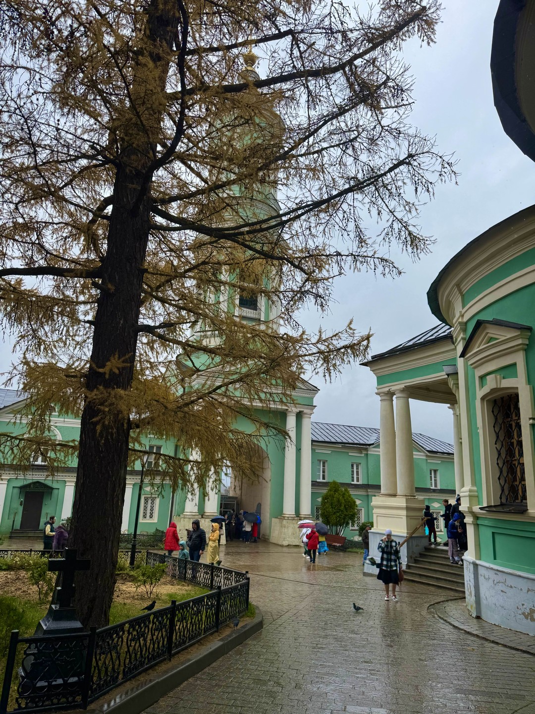 Прекрасный гид!!! Нас было 6 человек, впервые приехали в Калугу именно для того, чтобы посетить Оптину