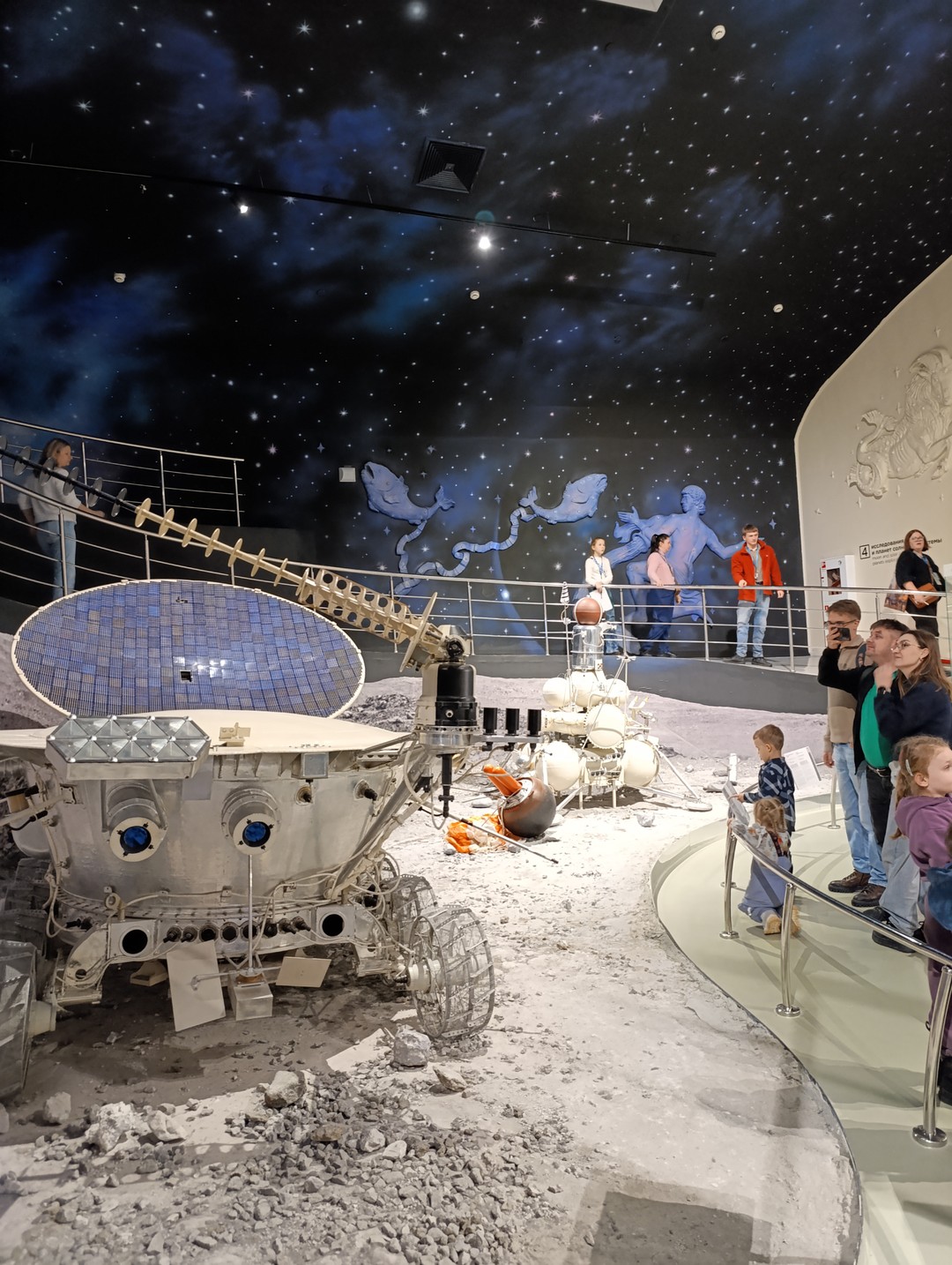 Несмотря на повышенную загруженность музея в январские праздники экскурсия прошла планово, комфортно и познавательно. Спасибо Ирине