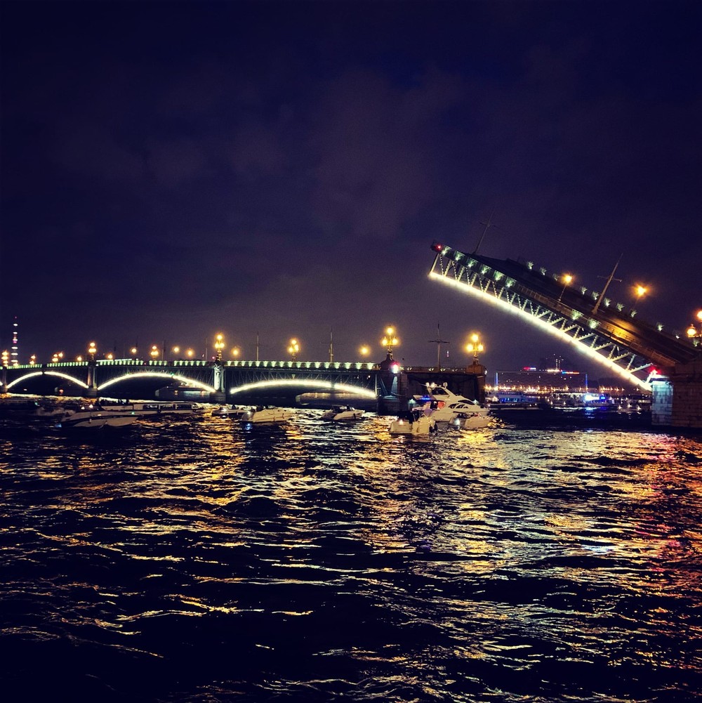 Развод мостов на катере - c профессиональным гидом