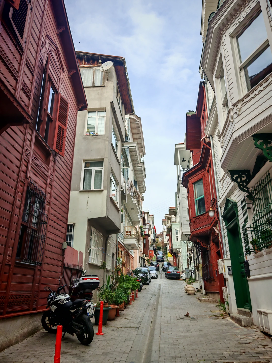 Отличная экскурсия. Огромное благодарность гиду. Ясмин очень хорошо преподносит материал. При общении располагает к себе. При