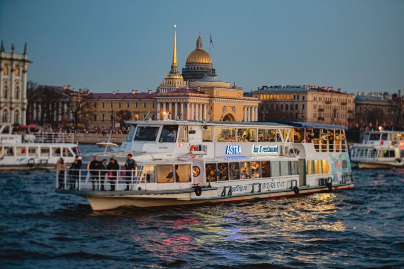 Вечерний круиз с ужином в Петербурге