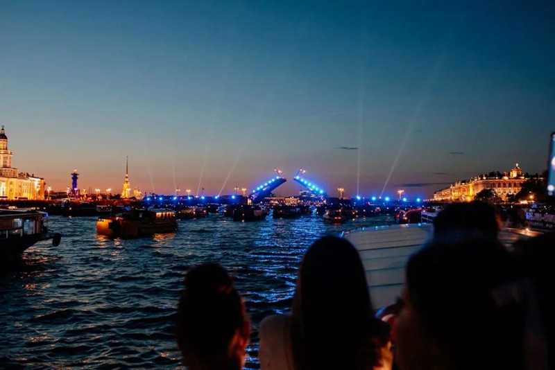 Ночной Петербург: к разводным мостам на теплоходе
