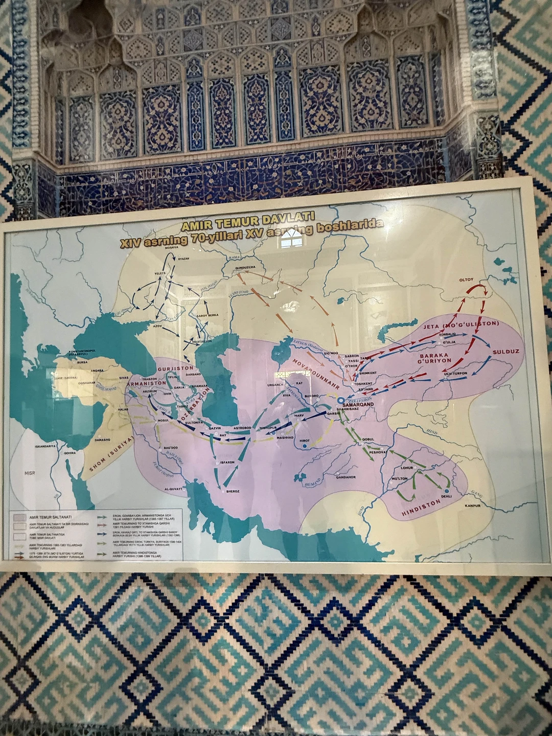 Нашим гидом был Бахтиер, воспитанный, интеллигентный парень, который знает то, о чем рассказывает. Чувствуется, что человек