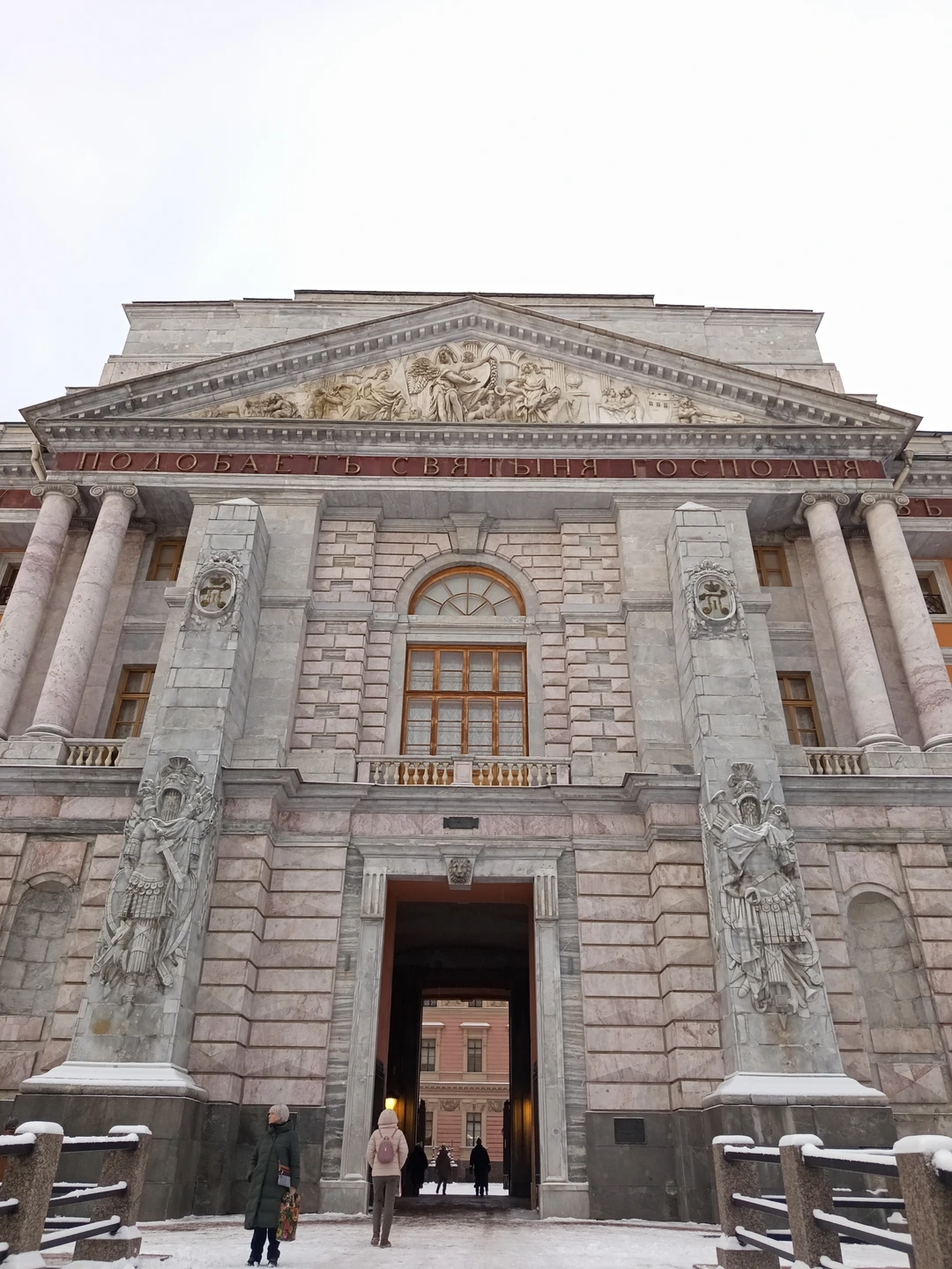 Были вдвоем с подругой на данной экскурсии в сопровождении Александры. Очень приятная, интересная девушка, которая на