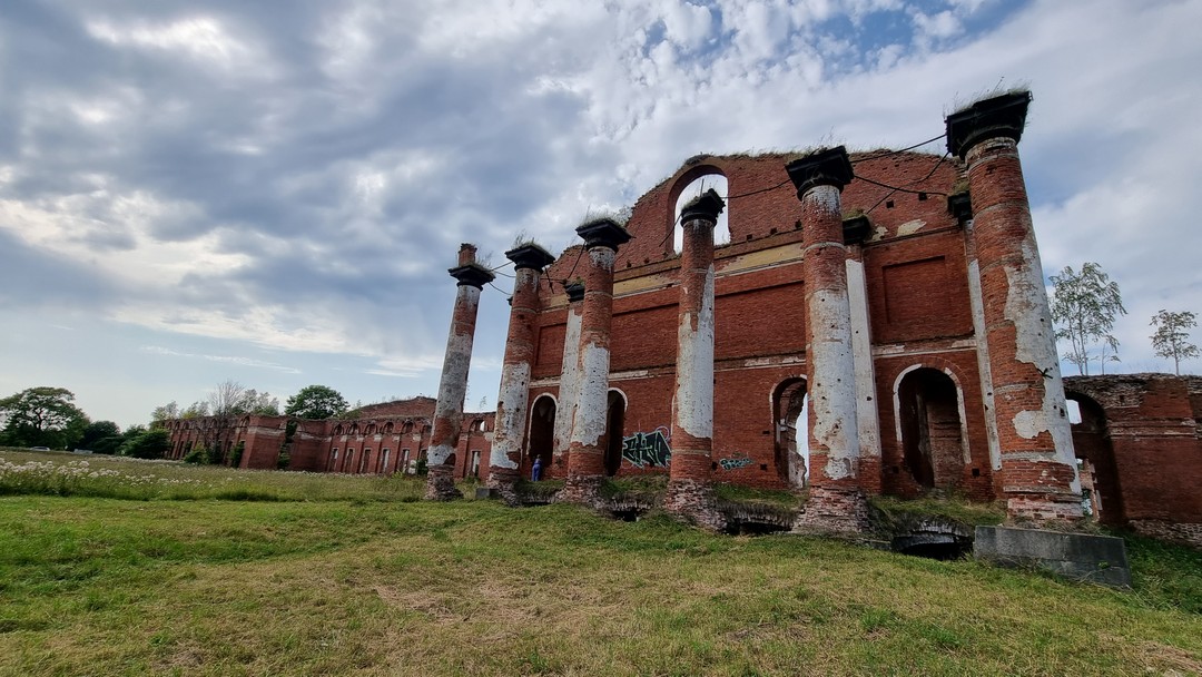 Большое спасибо Элите за интересную и необычную авторскую экскурсию, которую она устроила нам с женой. Она