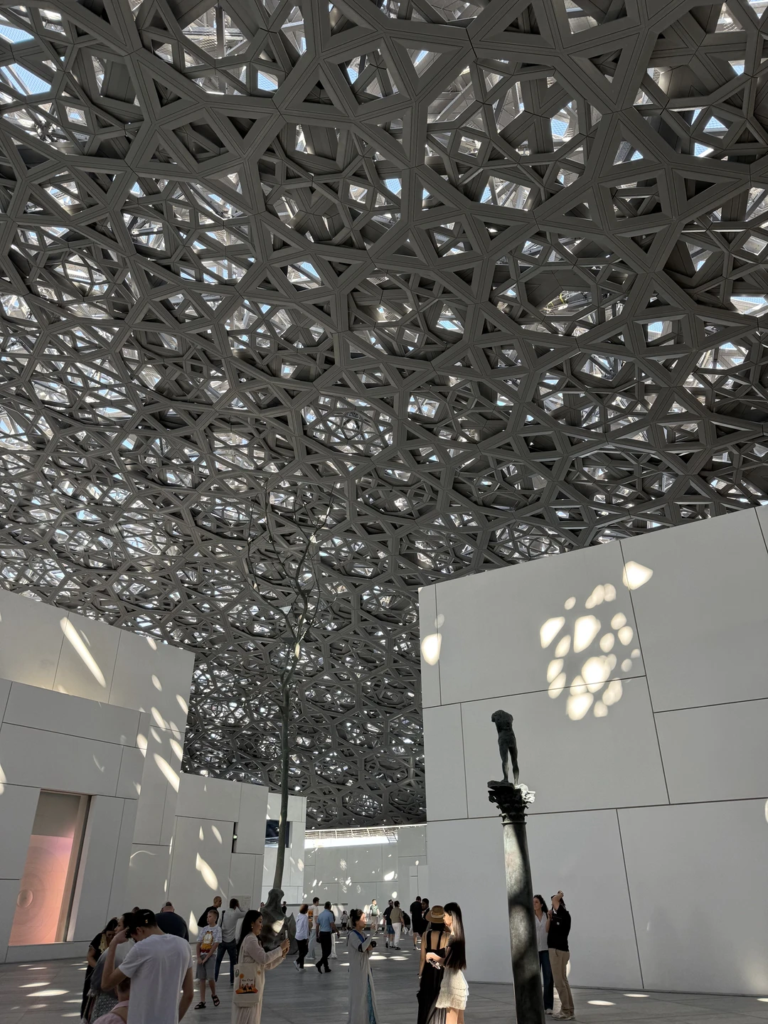 Отличная экскурсия в Абу-Даби! Огромное спасибо гиду Умару за его профессионализм и тактичность. Он безупречно организовал