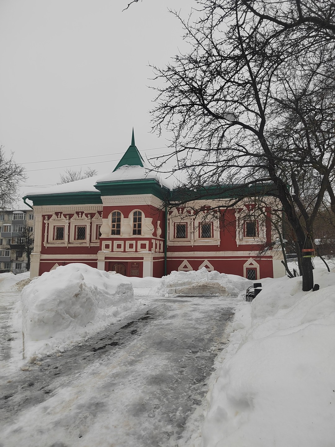 Прекрасная экскурсия и шикарный экскурсовод. Всё доступно и понятно. Заинтересовала даже детей(8 и 13 лет). Прошли