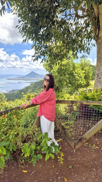 Анна замечательный гид! очень располагающий, влюбляющий в остров!