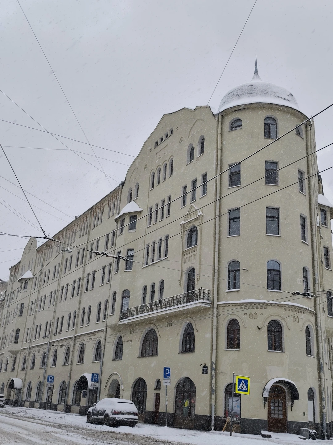 Спасибо Виктору за чудесную экскурсию по району который скрыт от туристов и зря! Рассказ Виктора о