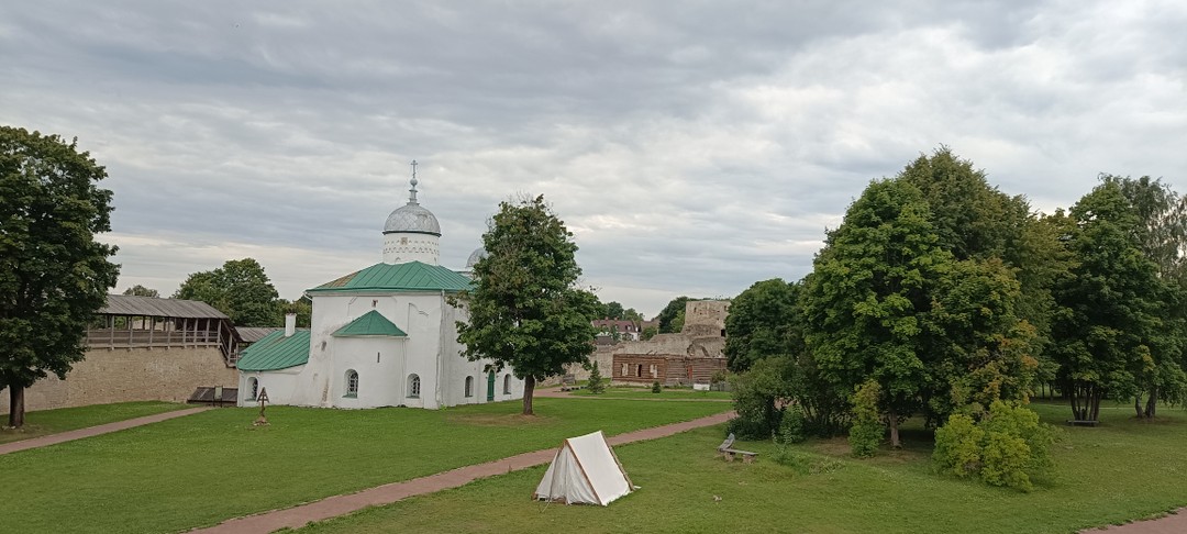 Русь стародавняя: Изборск и Псково-Печерский монастырь (Лидия)