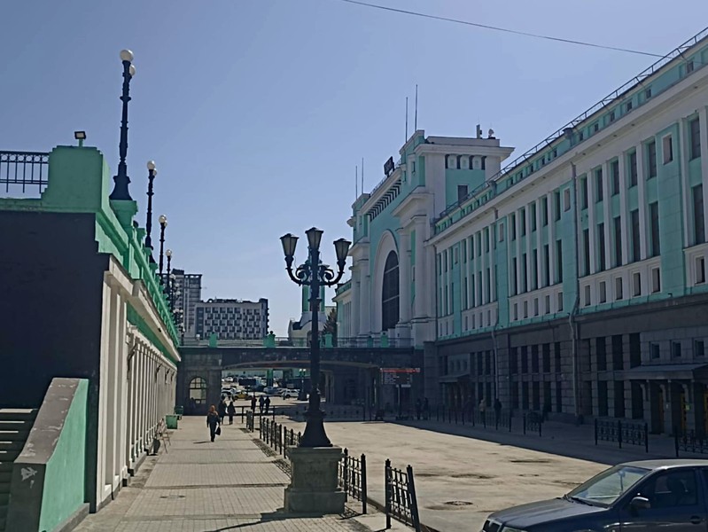 Прогулка по Новосибирску - от шумного перрона к тихому центру