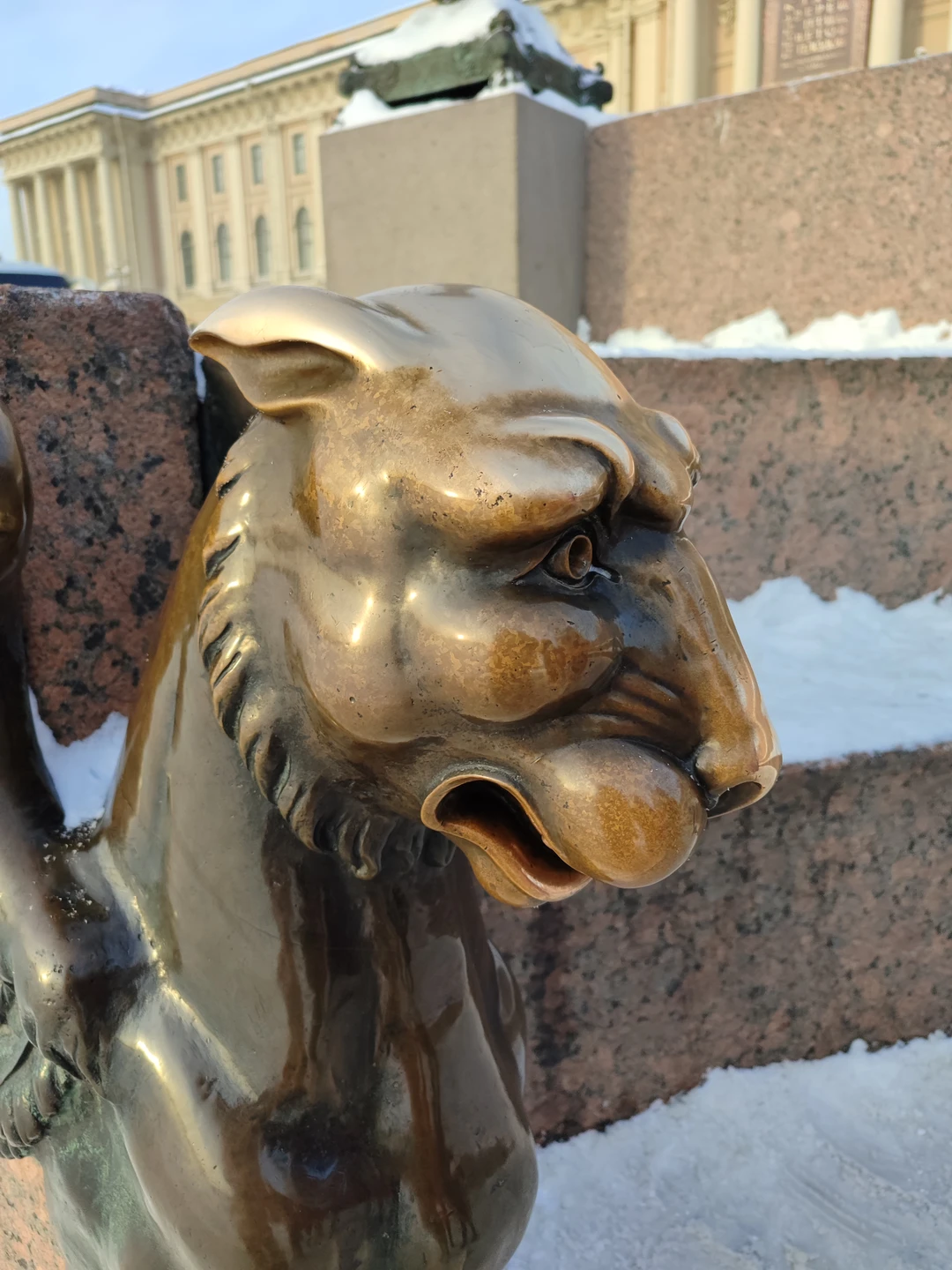 Александра — гид от бога и просто замечательная,приятная девушка! Экскурсия по мистическим местам Питербурга прошла на