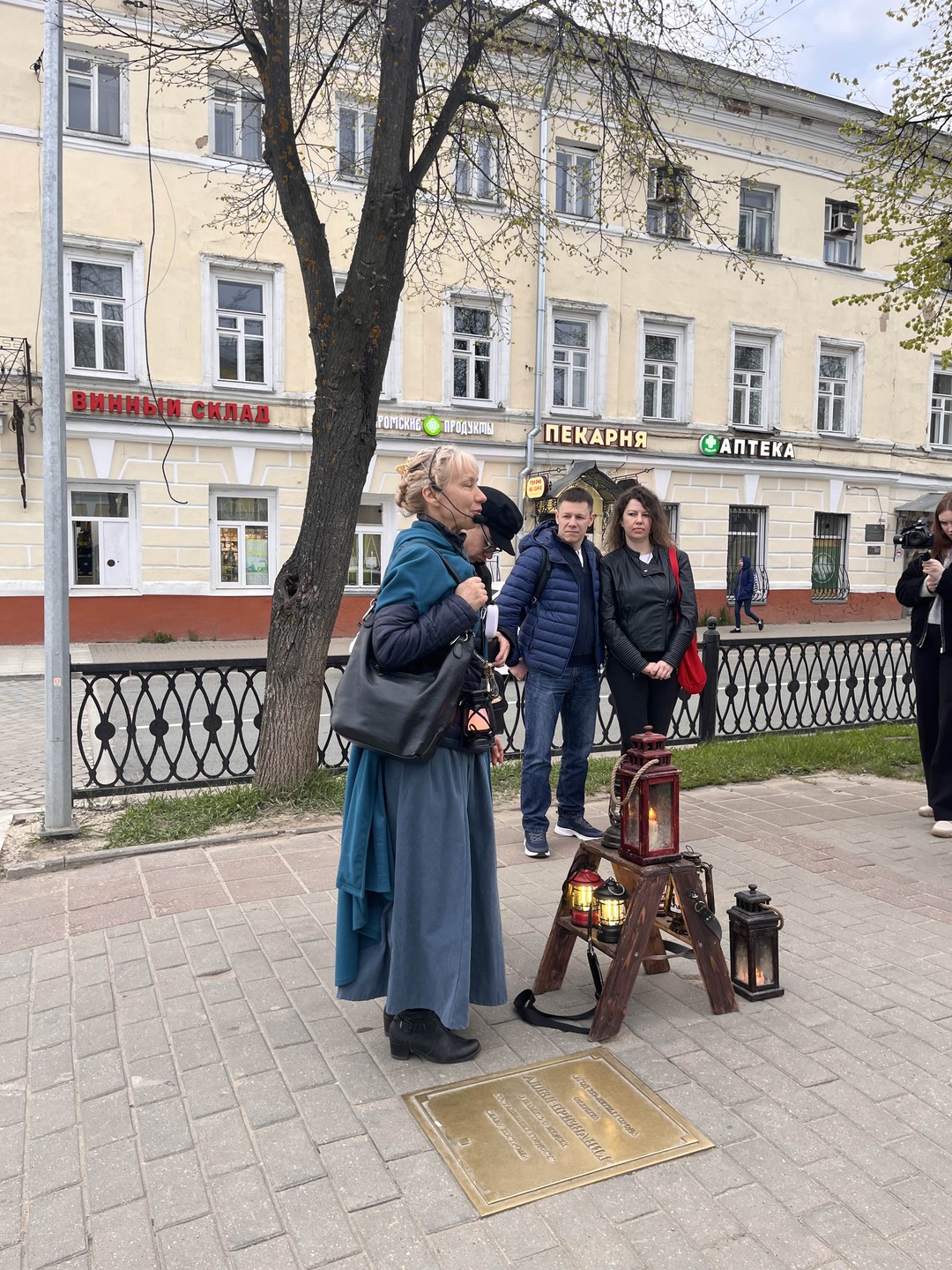Очень интересная экскурсия. Живая подача. Костромской фонарщик -это семейный бренд. Видно, как семья горит своим делом