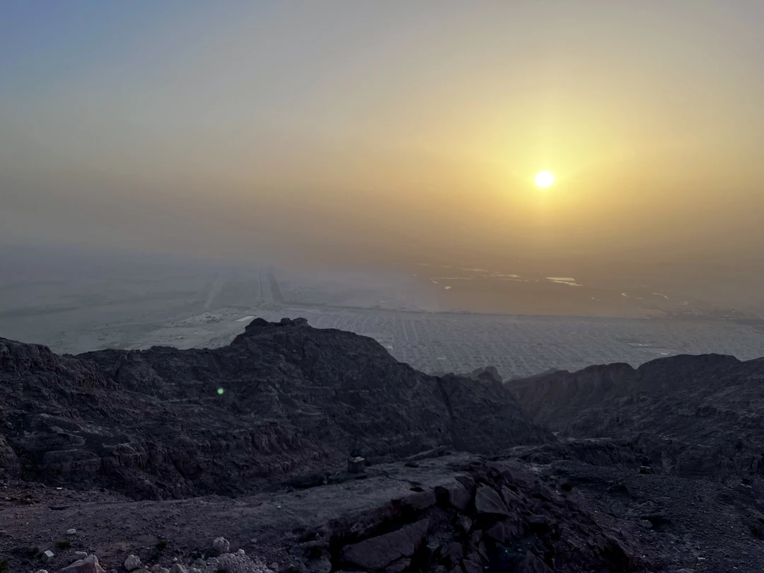 Очень интересная и непопсовая экскурсия для тех, кто не ограничивается изъезженным набором «БХ-Молл-Пальма-Пустыня». Анна - прекрасный