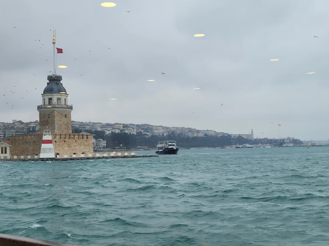 Не надо возлагать лишних надежд на экскурсию. Своих денег стоит -да. Ждать море информации и крутых