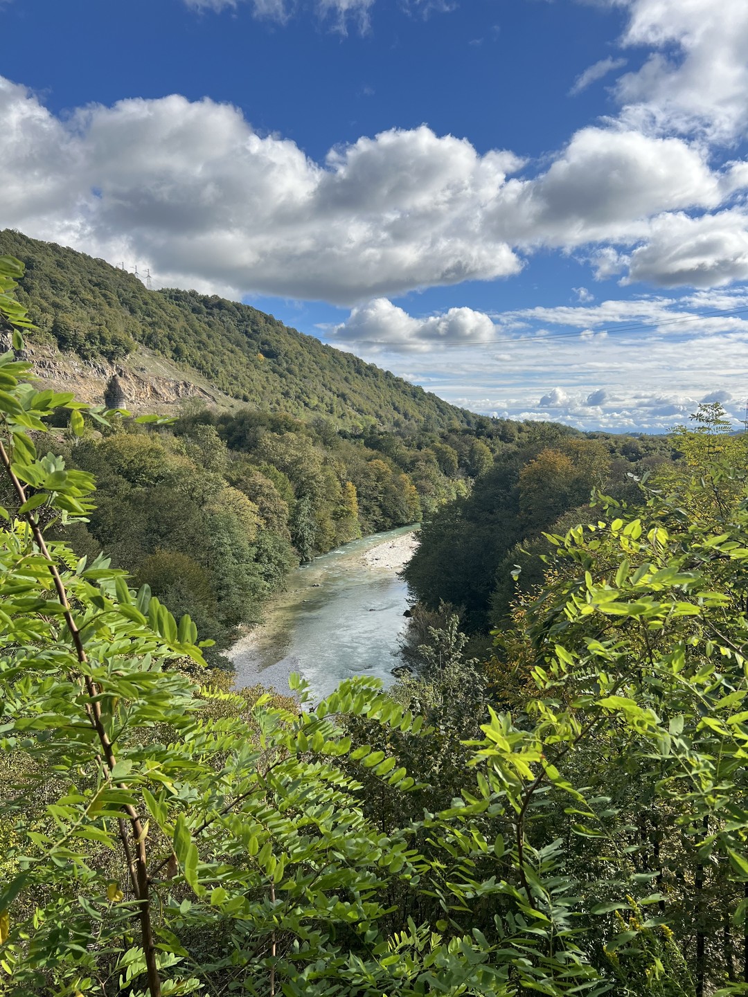 Отличная экскурсия, ездили вместе с парнем, очень понравилось, гид Заза отлично все рассказывал отвечал на все
