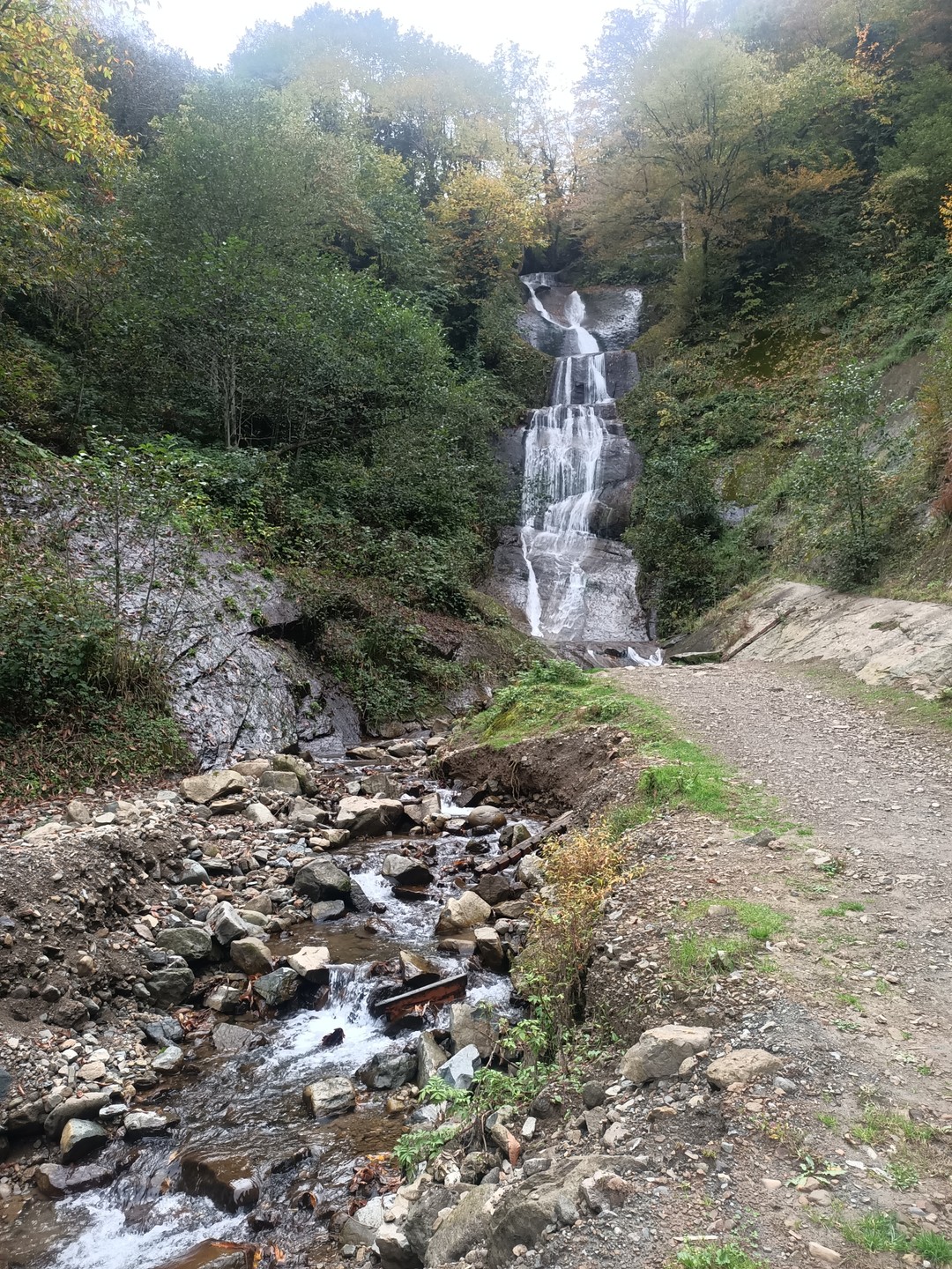 Просто восхитительно! Сердечное спасибо гиду Гиви за незабываемый день. в Мачахельском ущелье! Рассказывает интересно, в дороге