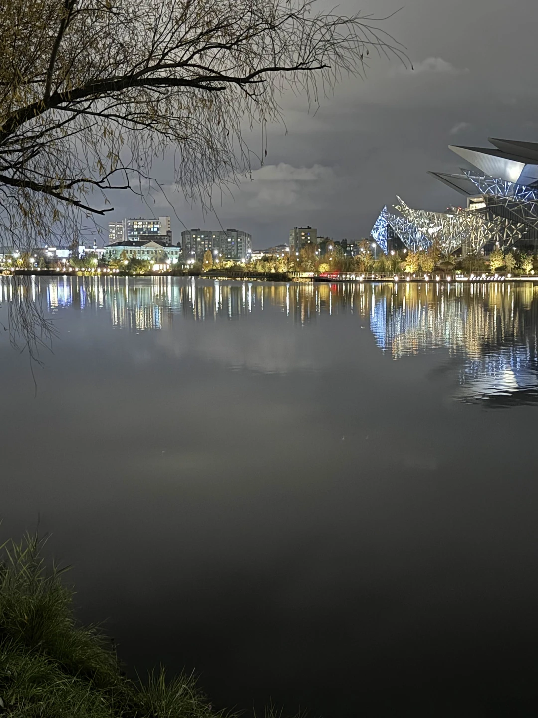 Знает свое дело! Все очень понравилось! Рекомендую! Хоть с погодой нам немного не повезло - шел