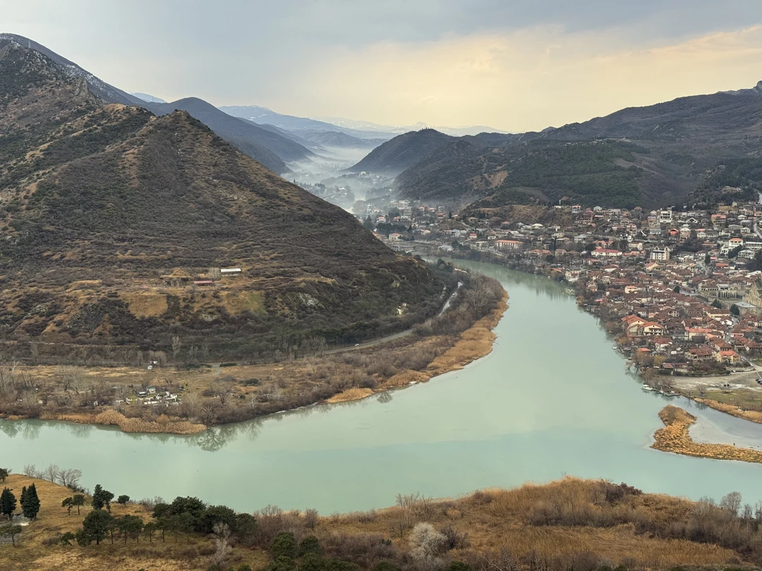 Спасибо Мише за интересную экскурсию. Мы насладились потрясающими видами, после экскурсии нас привезли в очень атмосферный