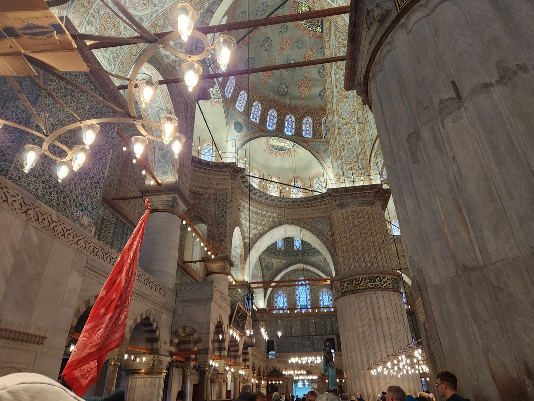 Заранее напомнили о месте сбора и времени. Гид полноценно ознакомил с заявленными достопримечательностями, было весело и интересно. Спасибо