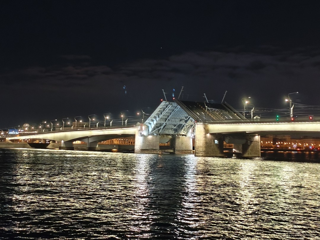 Пять разводных мостов - на теплоходе с гидом (Вадим)