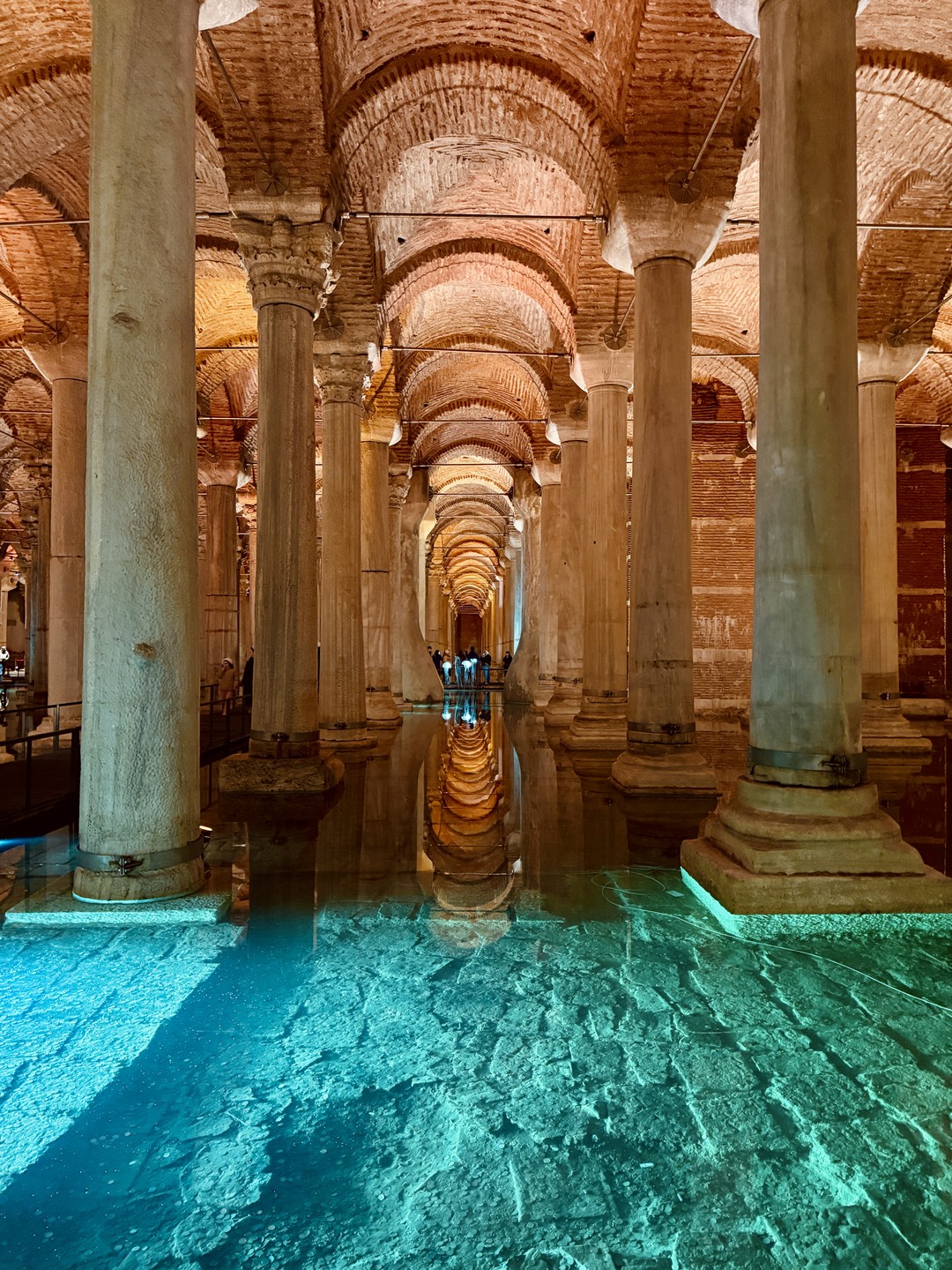 Очень понравилась экскурсия! Мы посмотрели все, что можно - цистерну базилика, голубую мечеть, дворец Топкапы, мечеть