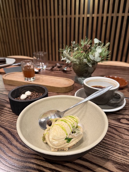 Одна из лучших гастрономических дегустаций! Персонал ресторана очень приветлив и компетентен. Перед началом гастропутешествия нас познакомили