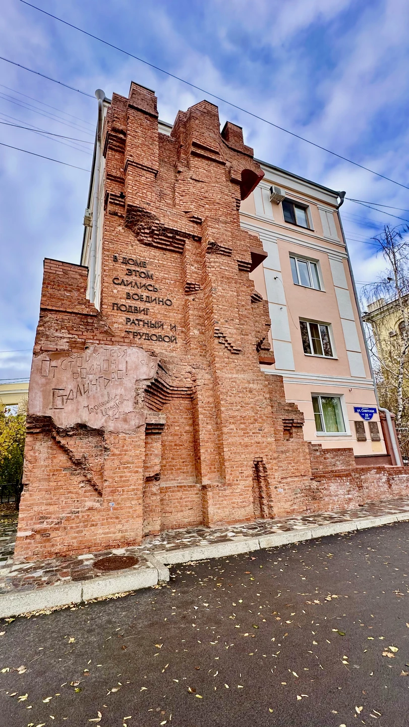 Экскурсию нам проводил Никита в начале ноября. С нами был сын восьми лет и даже ему
