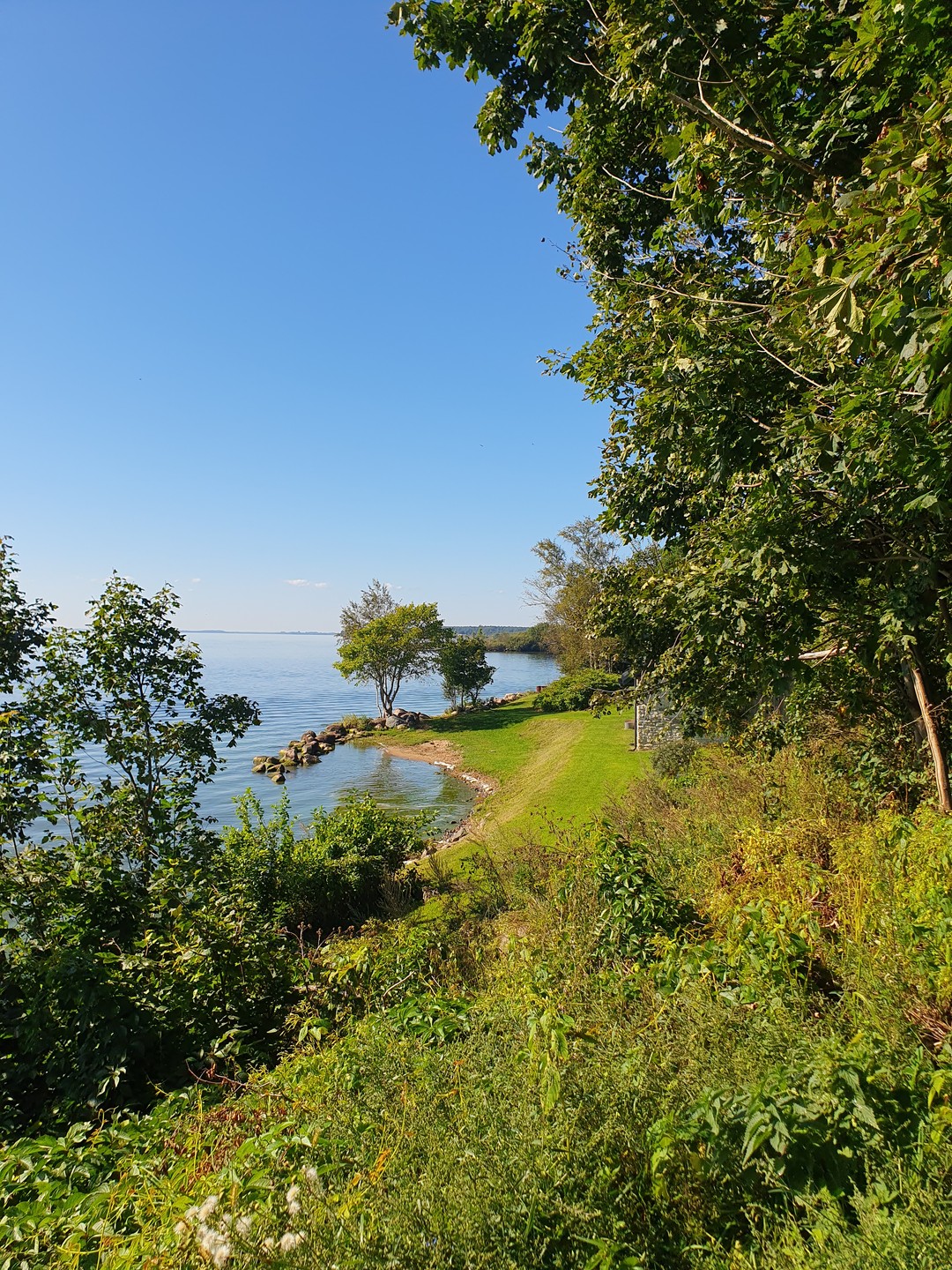 Всем хорошего дня. Благодаря Марии, нашему гиду, экскурсия прошла отлично. На острова нас доставили на комфортабельном