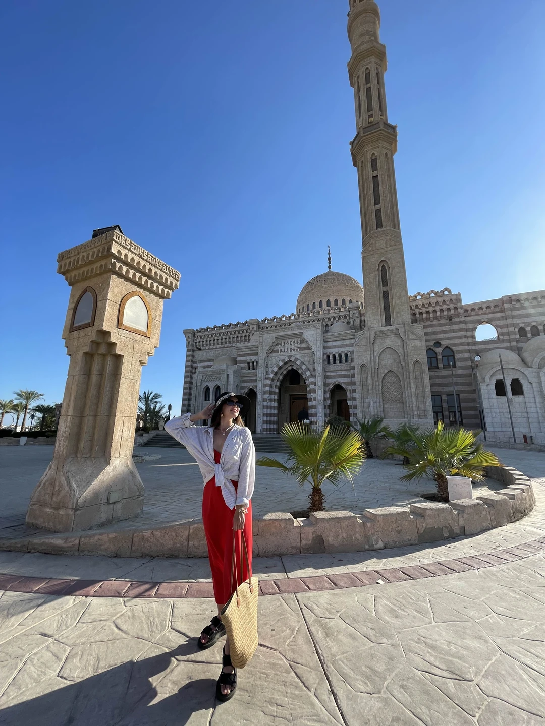 Замечательная познавательная экскурсия, гид Богдади увлекательно рассказывает, непринужденная вечерняя прогулка в красивых местах Шарма)