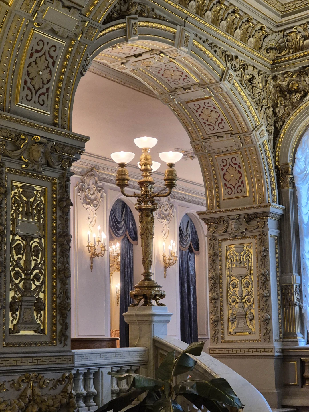 Замечательная экскурсия! Тем более, что дворец расположен очень удобно, в шаговой доступности от Эрмитажа. Очень интересно