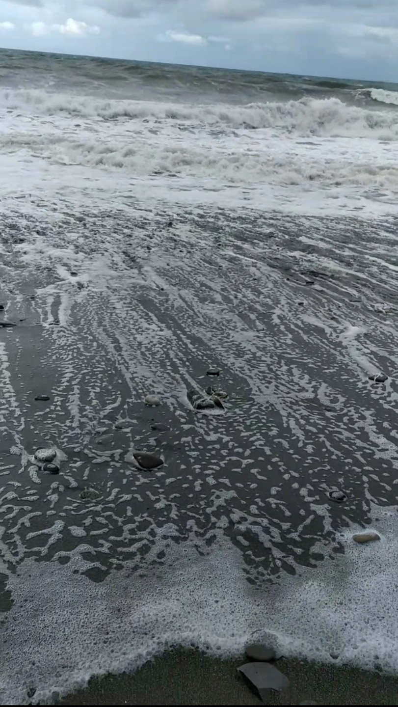 Прекрасное расположение, уединение в полной мере. Чудесная, живая природа. Благоприятный горный и морской воздух. Великолепные пейзажи.