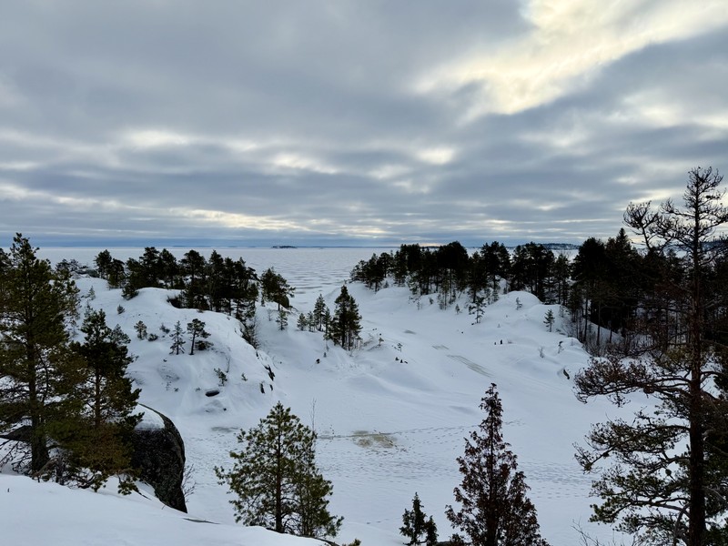 Посетили Ладожские шхеры в начале марта 2026 года по льду на аэрододке с Вадимом. Несмотря на