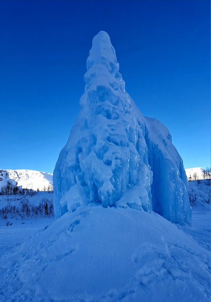 Несмотря на долгую дорогу, экскурсия интересная, многогранная и насыщенная. Снежная деревня впечатляет задумкой, ювелирной работой мастеров